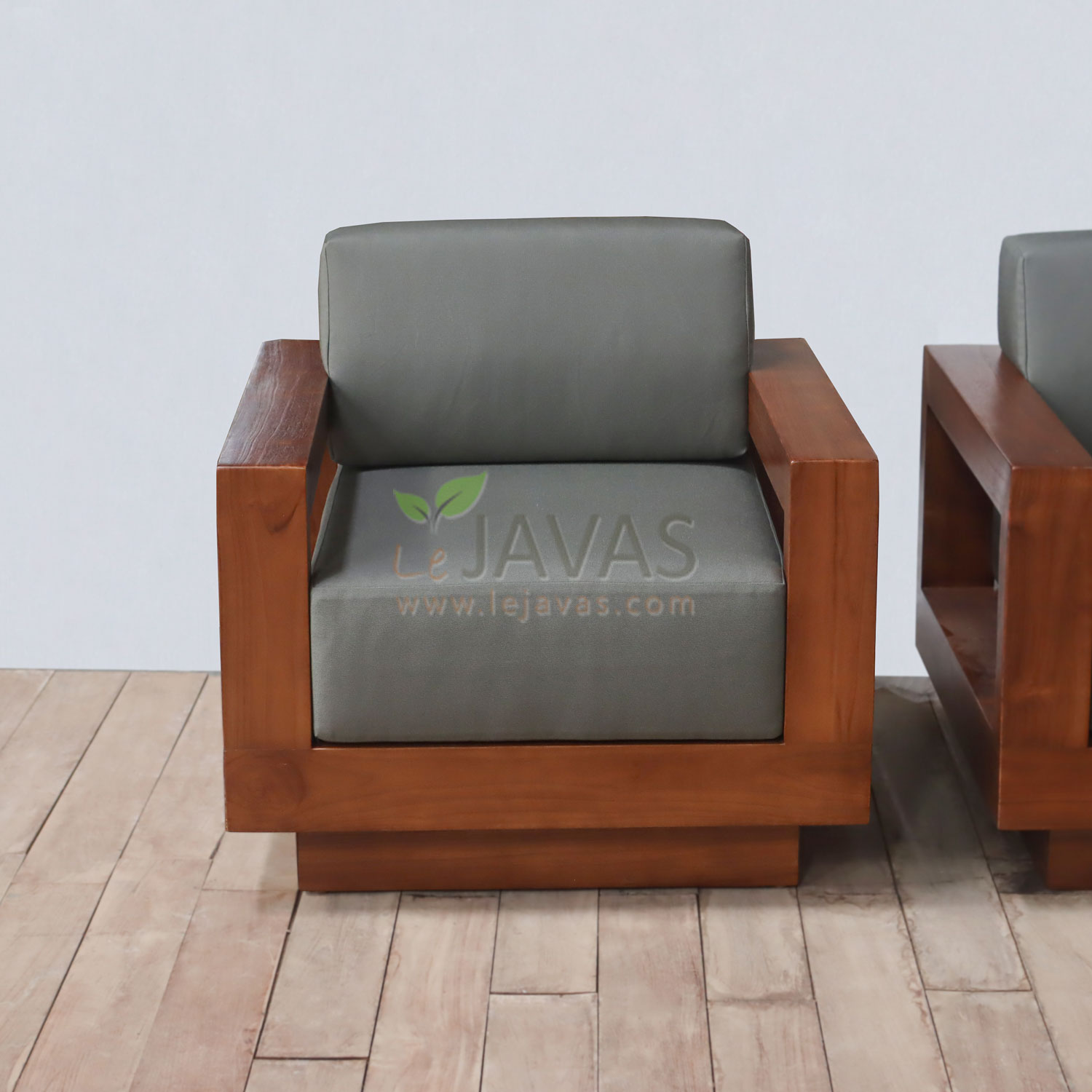 ZOE Armchair 80 x 74 x 55 CM, Walnut Treatment